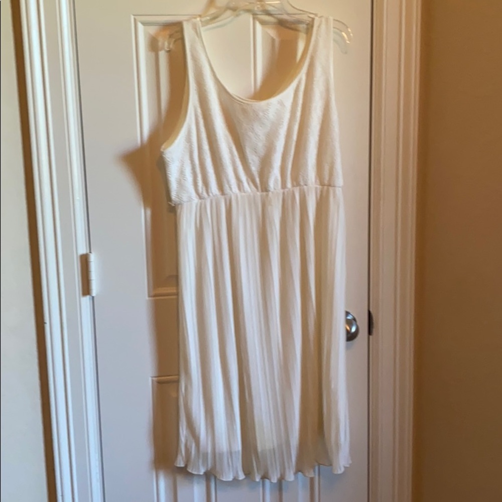 Motherhood maternity white lacy dress